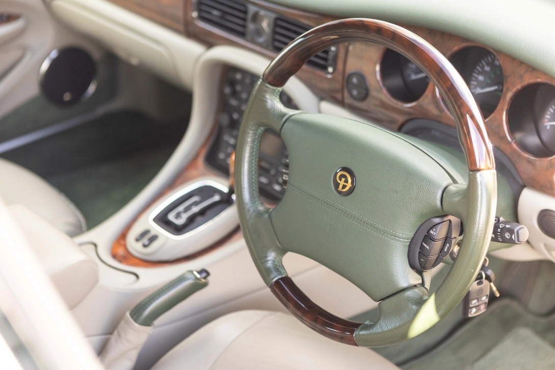 салон Jaguar Daimler Majestic, Daimler Majestic, Jaguar XJ, королева Елизавета II, авто Елизаветы II