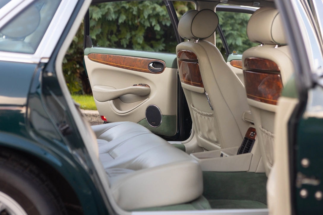 салон Jaguar XJ, Daimler Majestic, Jaguar XJ, королева Елизавета II, авто Елизаветы II