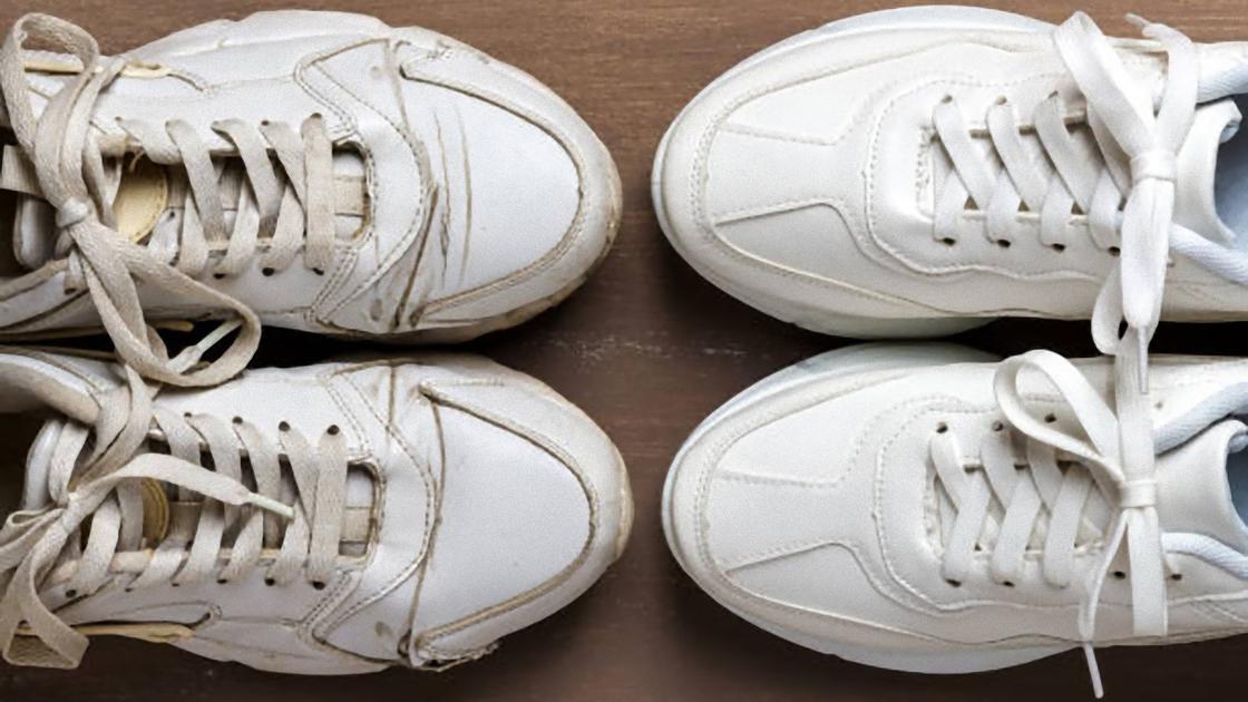 С левой стороны стоит пара грязных белых кроссовок, а с правовй стороны стоит такая же пара чистых белых кроссовок