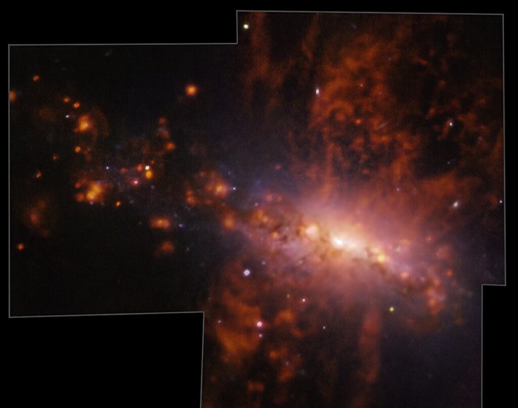 Галактика NGC 4383, в которой происходят гигантские взрывы