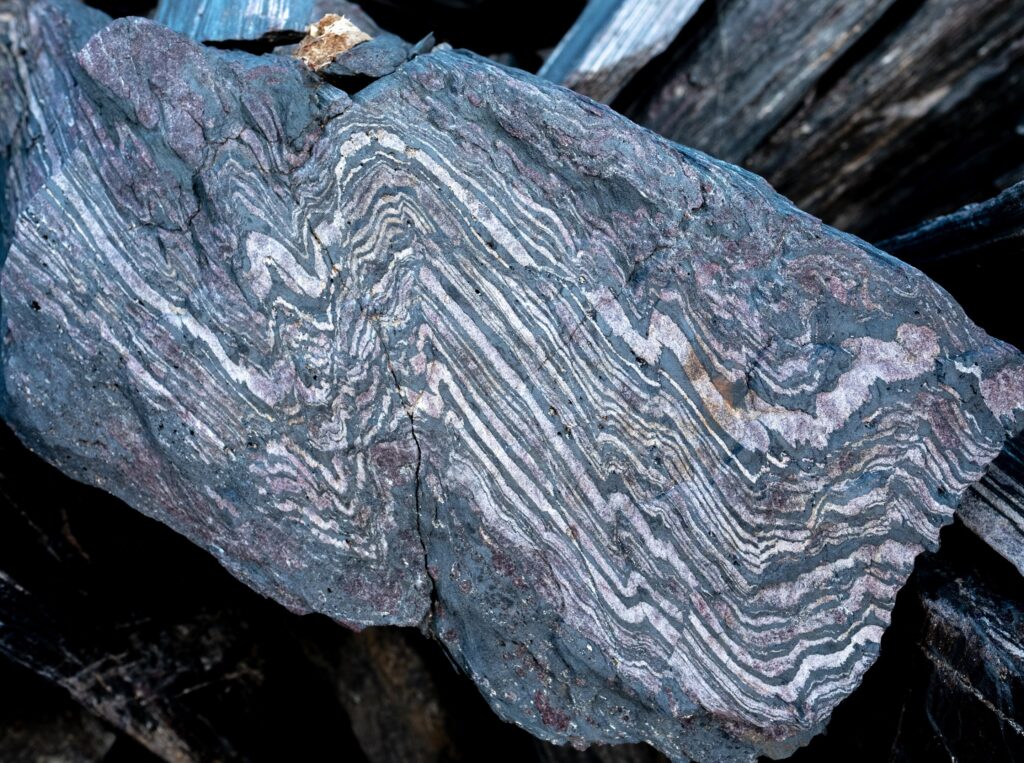Геологические породы содержат древнейшие следы магнитного поля Земли